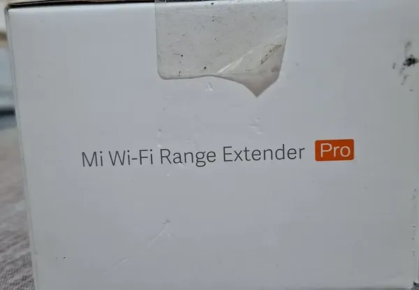 Усилитель Wi-Fi сигнала Xiaomi Mi Wi-Fi Range Extender Pro.