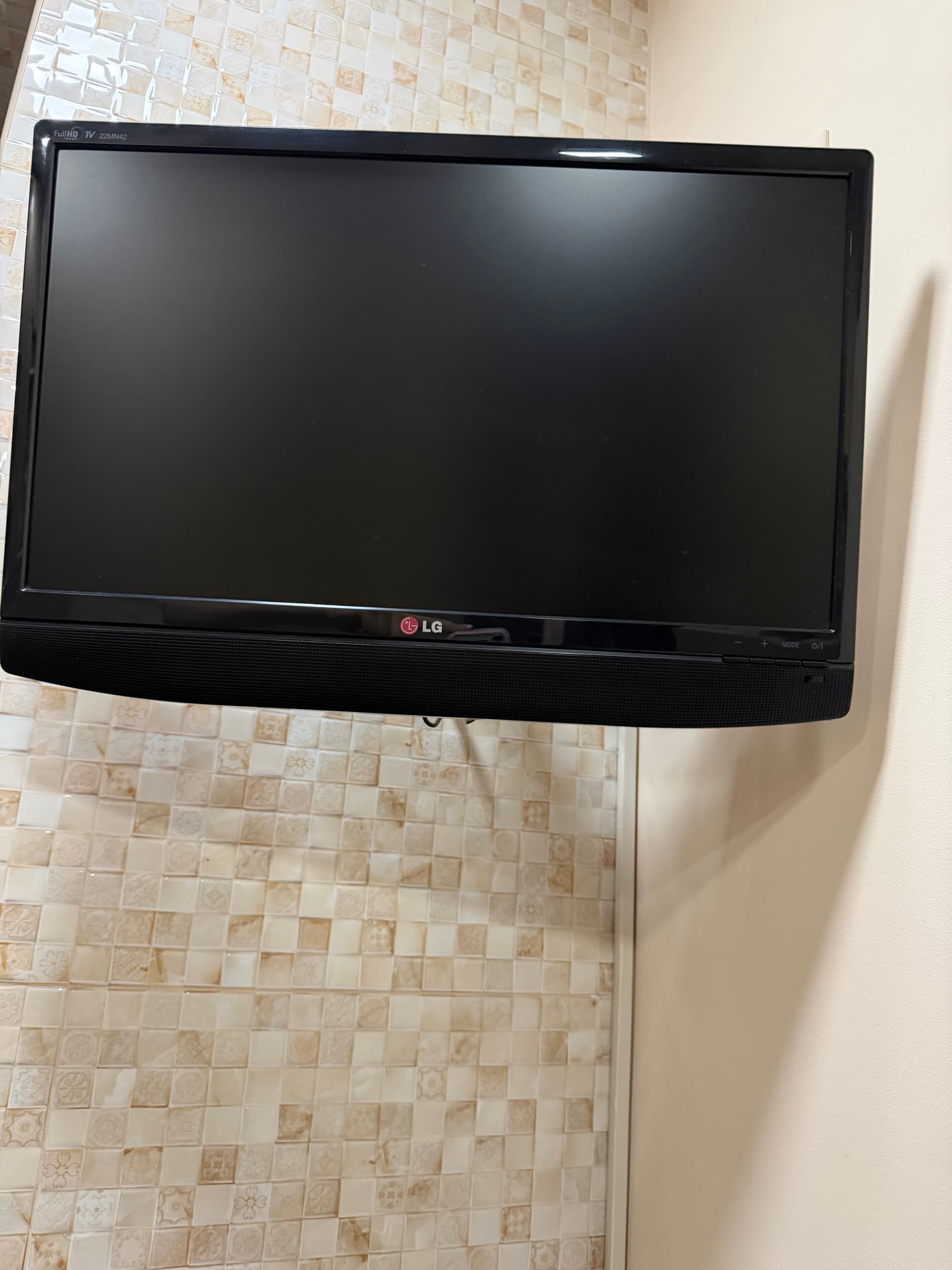 Телевизор + кронштейн LG LED 22” Full HD в отличном состоянии image 2