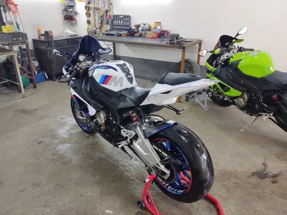 BMW S1000RR image 2