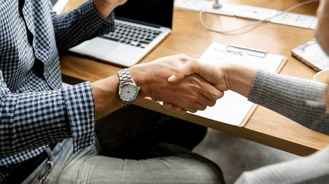 Blog card: Safe online transactions: why is a personal meeting important?