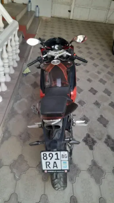 Yamaha YZF-R1 0 Yamaha YZF-R1 image 0
