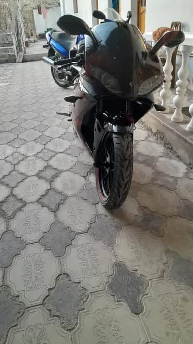 Yamaha YZF-R1 1 Yamaha YZF-R1 image 1