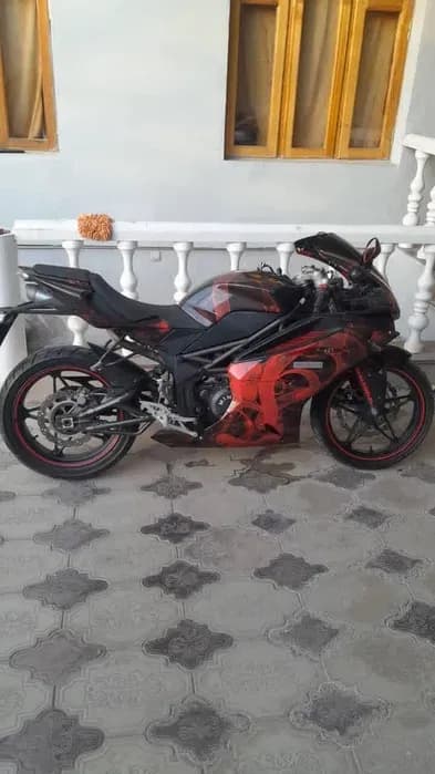 Yamaha YZF-R1 2 Yamaha YZF-R1 image 2