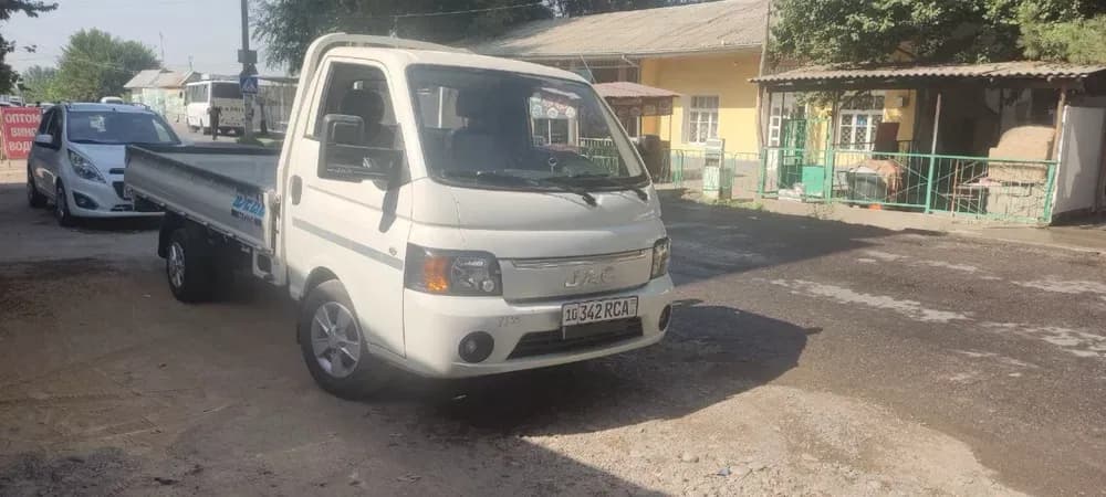 JAC X200 0 JAC X200 image 0