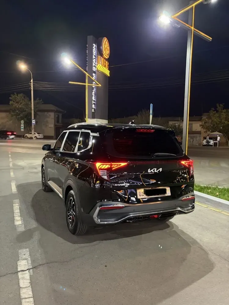 Kia Carens image 2