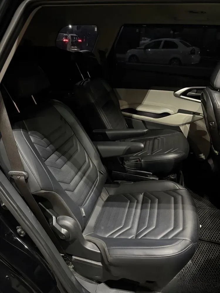 Kia Carens image 4