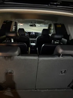 Kia Carens image 5 blur bg