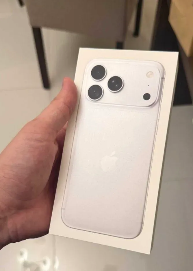 iPhone 18 Pro Max replica image 0