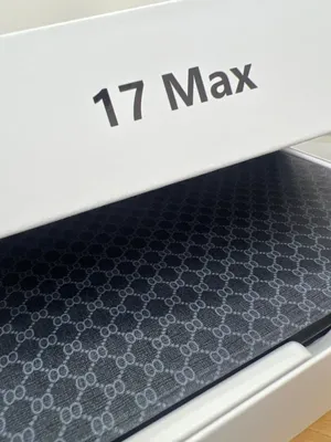 Tablet 17 Max image 2 blur bg