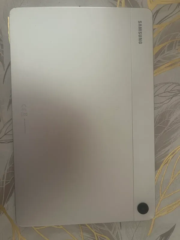 Samsung Galaxy Tab A11+ 5G blur bg