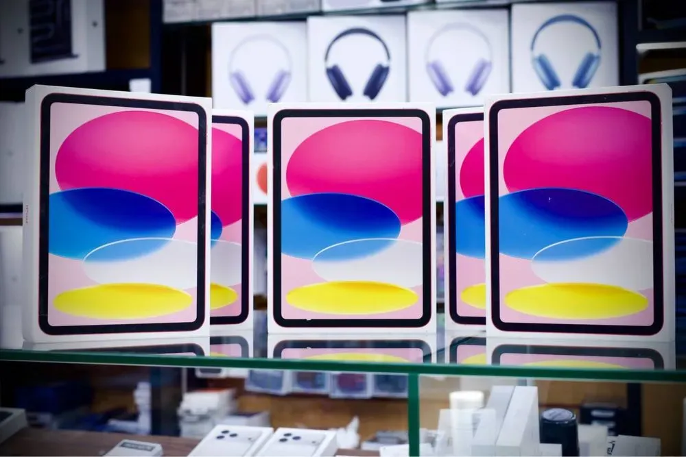 Apple iPad (A16) 2025 image 2