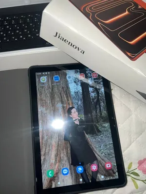 Tablet 17 Max image 1 blur bg