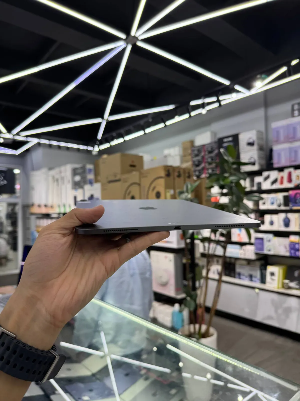 Apple iPad Pro 12.9 (2018) 1 Apple iPad Pro 12.9 (2018) image 1