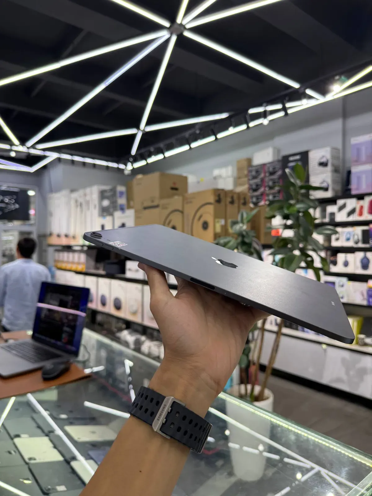 Apple iPad Pro 12.9 (2018) 2 Apple iPad Pro 12.9 (2018) image 2