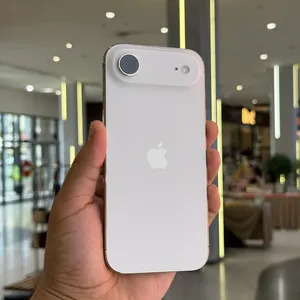 Apple iPhone Air image 1 blur bg