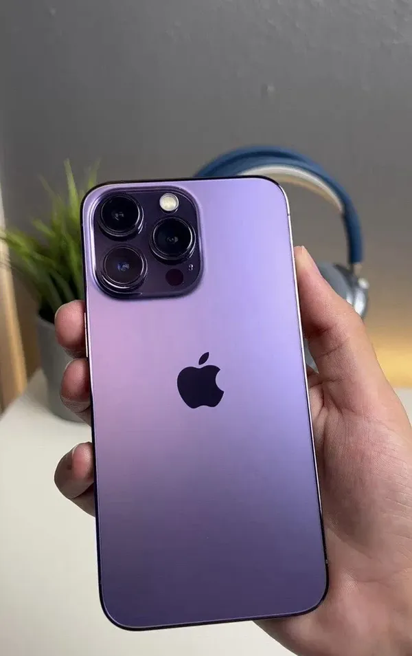 Apple iPhone 14 Pro Max blur bg