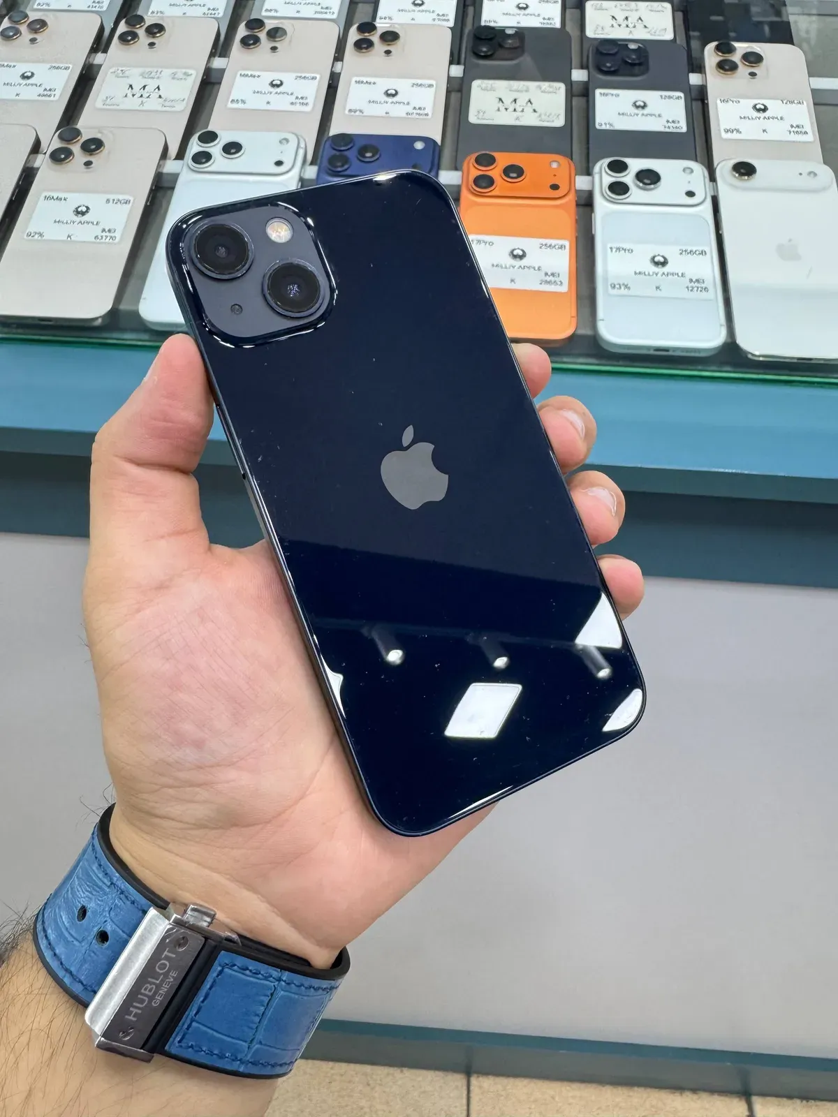 Apple iPhone 13 image 0