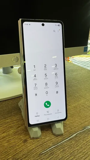Samsung Galaxy Z Fold5 image 2 blur bg