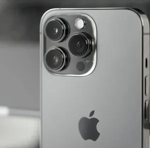 Apple iPhone 13 Pro blur bg