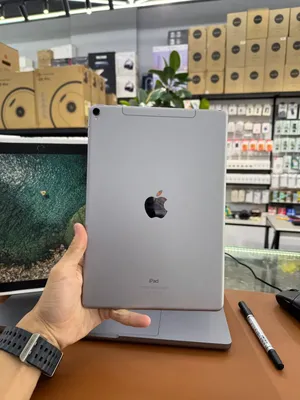 Apple iPad Pro 10.5 image 0 blur bg