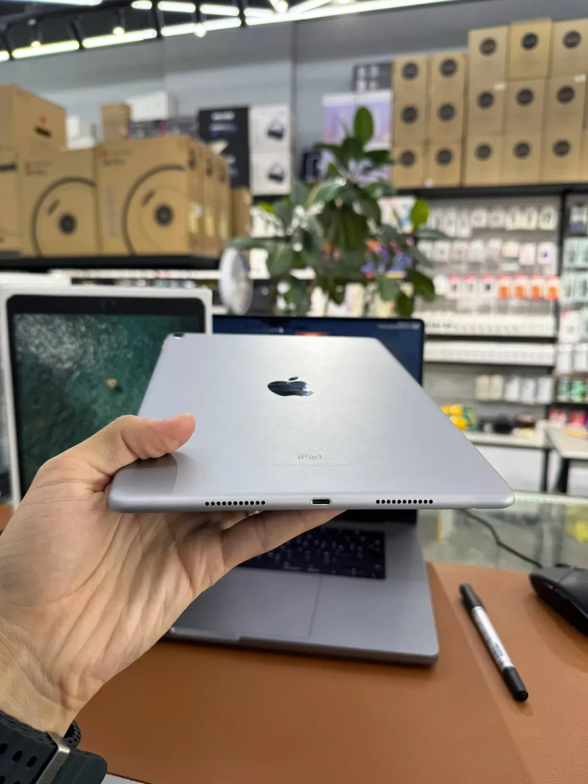 Apple iPad Pro 10.5 1 Apple iPad Pro 10.5 image 1