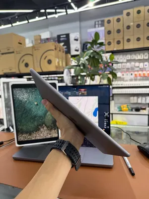 Apple iPad Pro 10.5 image 4 blur bg