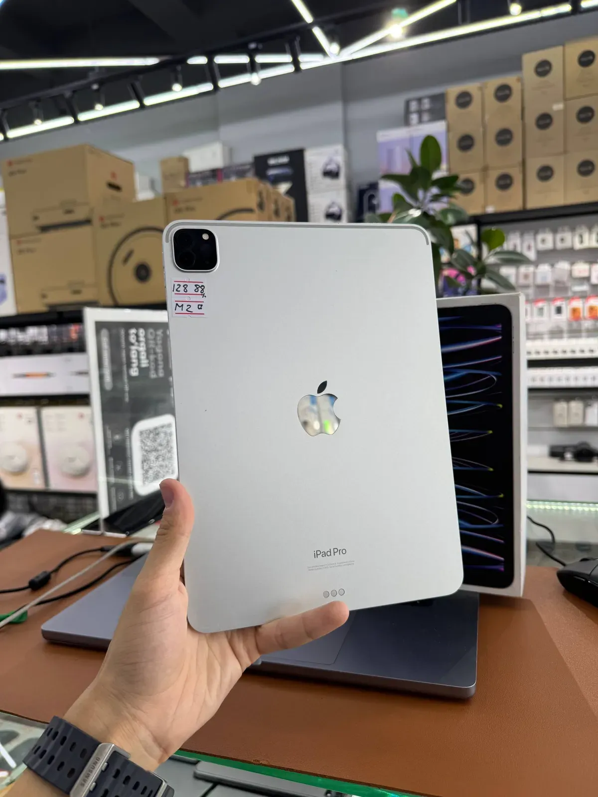 Apple iPad Pro 11 (M2) image 0