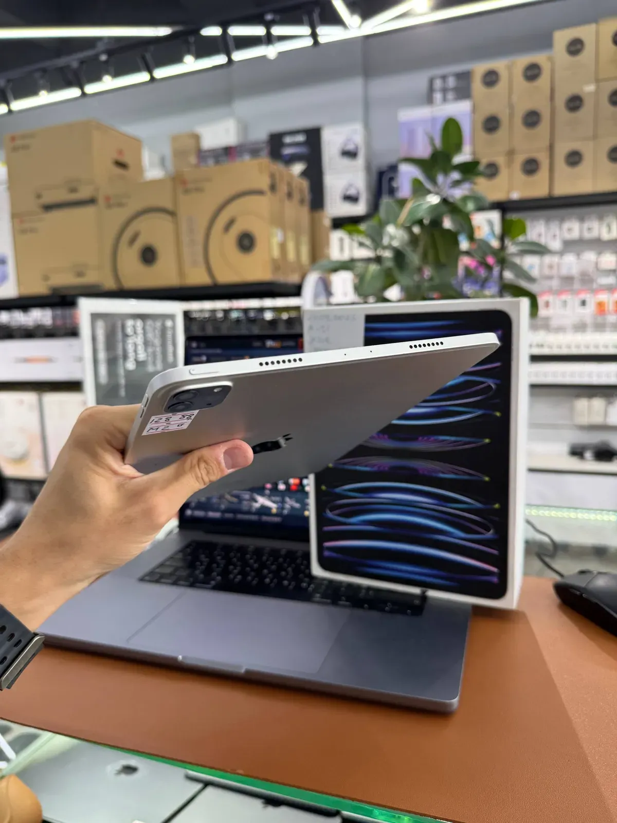 Apple iPad Pro 11 (M2) image 3