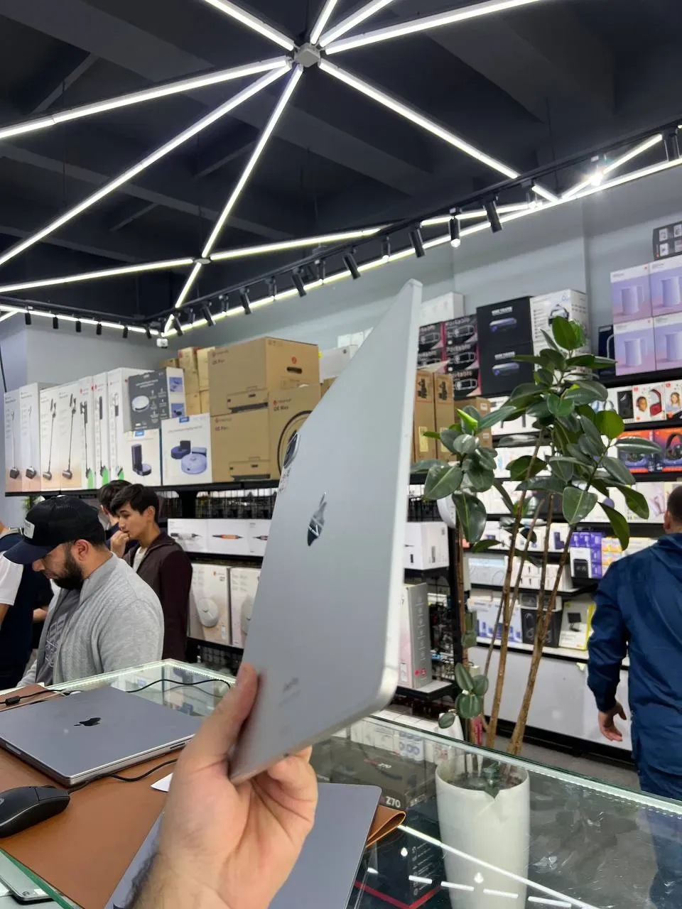 Apple iPad Pro 12.9 (M2) 2 Apple iPad Pro 12.9 (M2) image 2