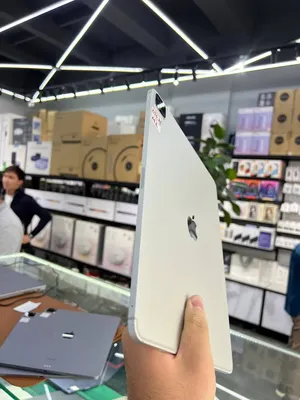 Apple iPad Pro 12.9 (M2) image 4 blur bg
