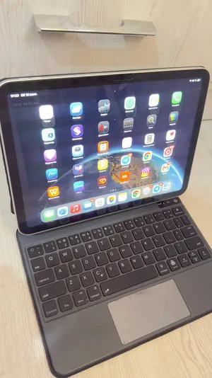 Apple iPad (A16) image 2 blur bg