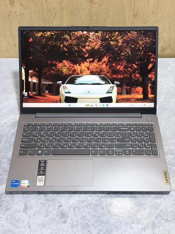 Ноутбук Lenovo IdeaPad Slim 3 blur bg