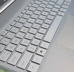 Ноутбук HP Laptop image 2 blur bg