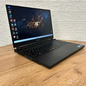 Игровой ноутбук Gigabyte AORUS 5, RTX 3070, 32GB image 2 blur bg