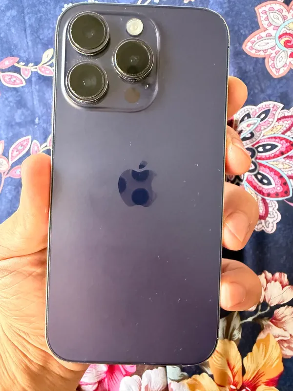 iPhone 14 Pro 128GB blur bg