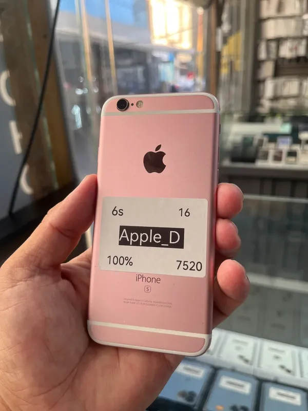 iPhone 6s 16GB blur bg