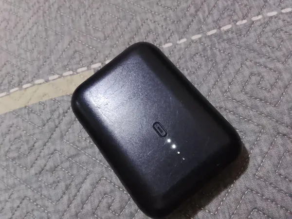power bank 10 000 blur bg