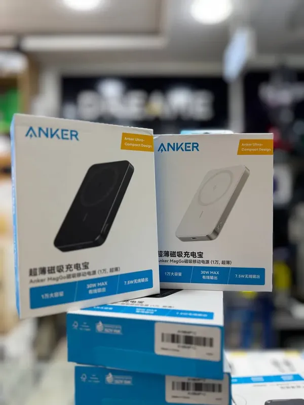 Anker Power Bank Ultra Slim blur bg