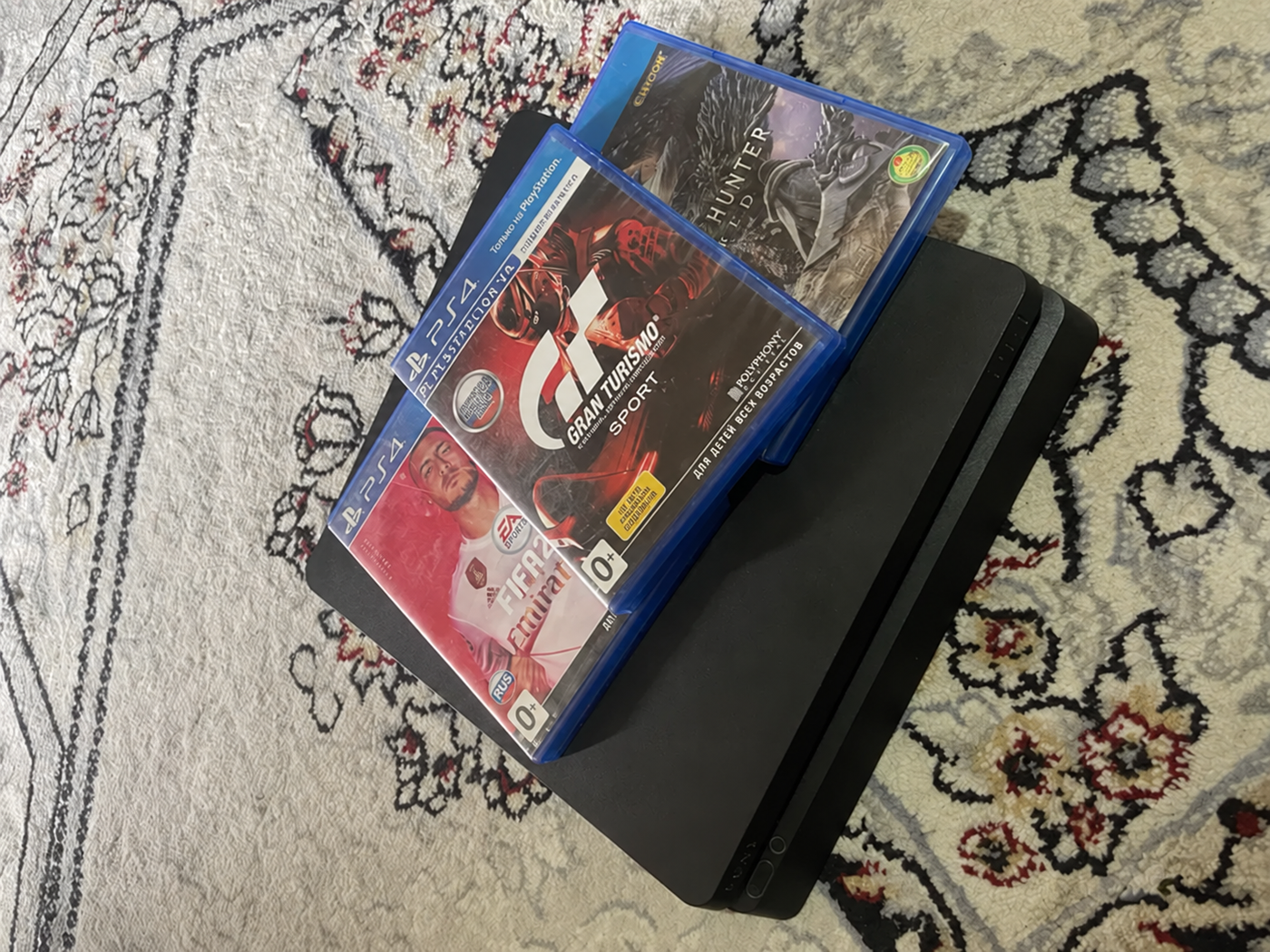 PlayStation 4 Slim 1 ТБ + 3 диска + джойстик 1 PlayStation 4 Slim 1 ТБ + 3 диска + джойстик image 1