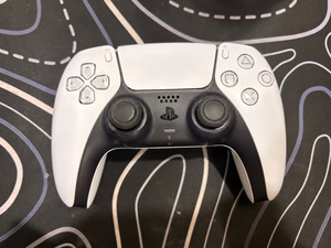 PlayStation 5 Slim с дисководом + игры в подарок image 3 blur bg