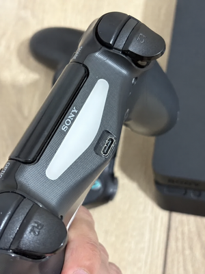 PlayStation 4 Slim 1 ТБ, прошитая, 2 геймпада image 2 blur bg