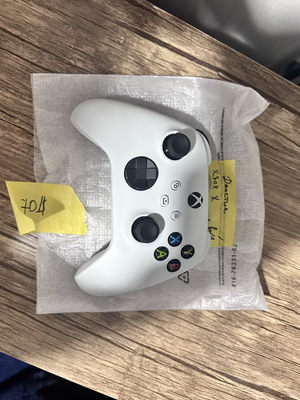 Xbox Series X 1 ТБ, полный комплект image 1 blur bg