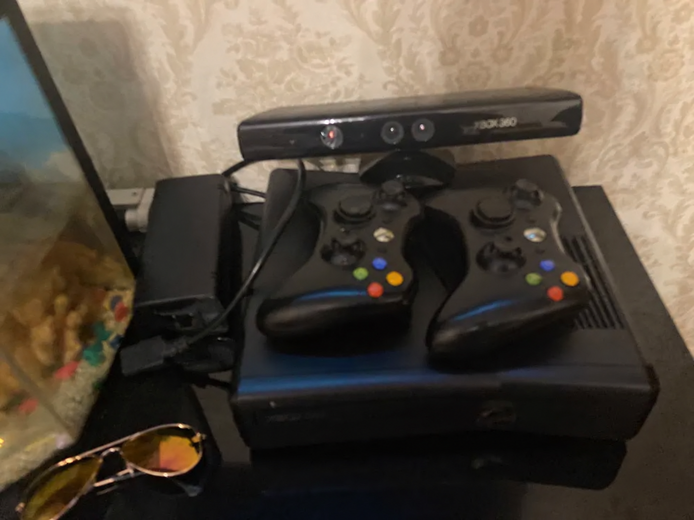 Xbox 360 1 ТБ + Kinect + 2 джойстика image 0