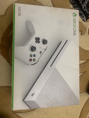 Xbox One S 500 ГБ, полный комплект + 3 диска image 3 blur bg