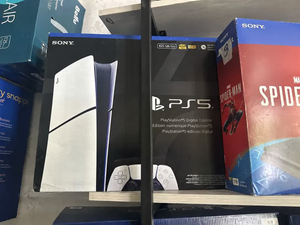 PlayStation 5 Slim 1 ТБ с играми, бесплатная доставка image 2 blur bg