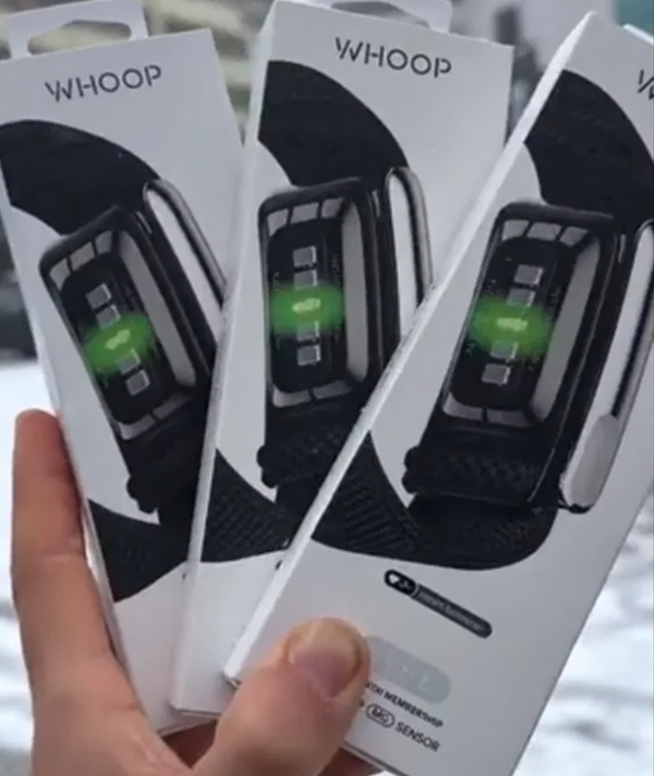 Whoop MG Life 5 — годовая подписка blur bg