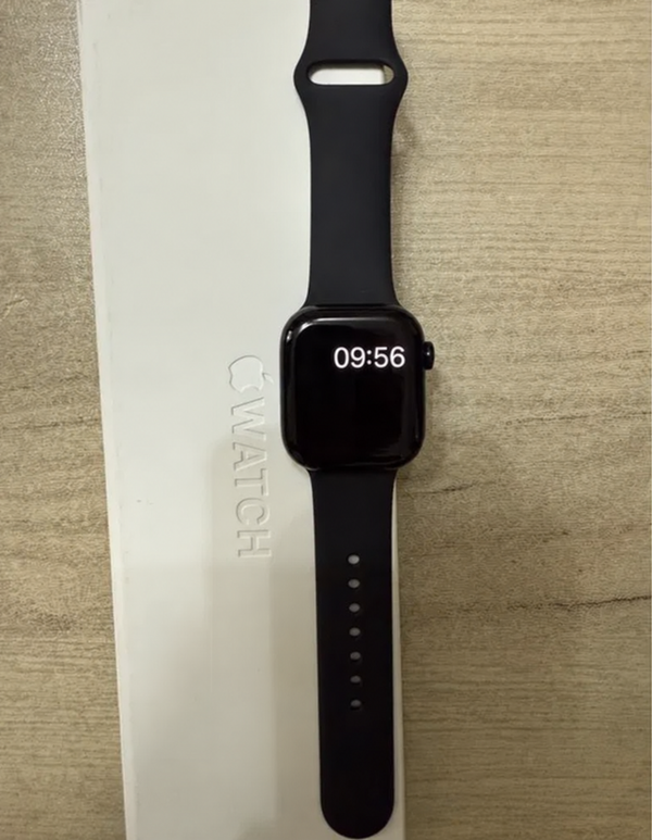 Apple Watch Series 10 42mm blur bg