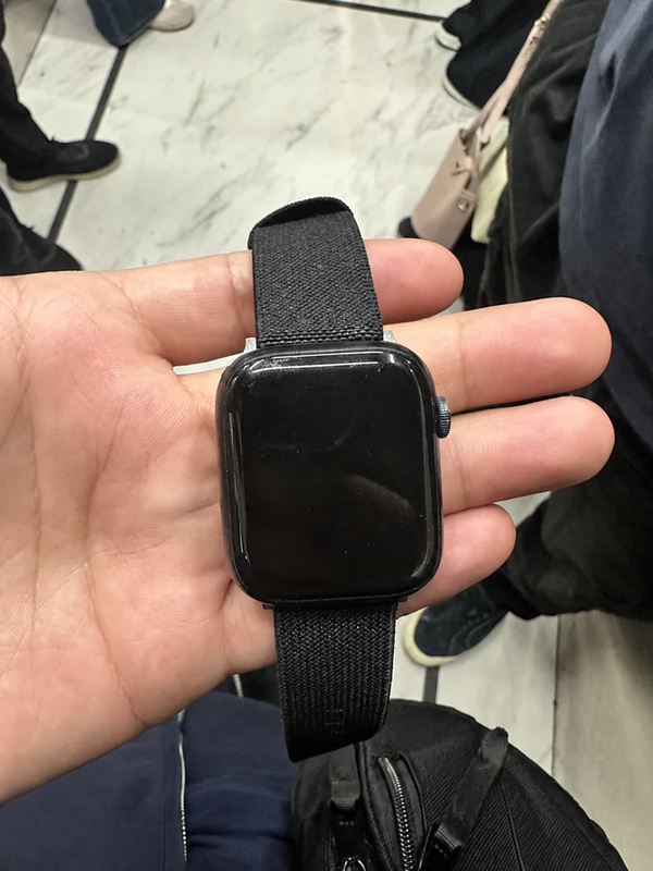 Apple Watch Series 7 (предложение с Series 5) blur bg