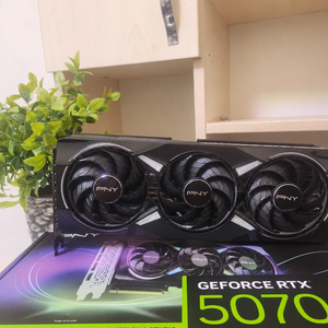 Видеокарта PNY GeForce RTX 5070 12 ГБ image 1 blur bg