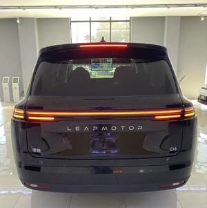 Leapmotor C16 image 3 blur bg